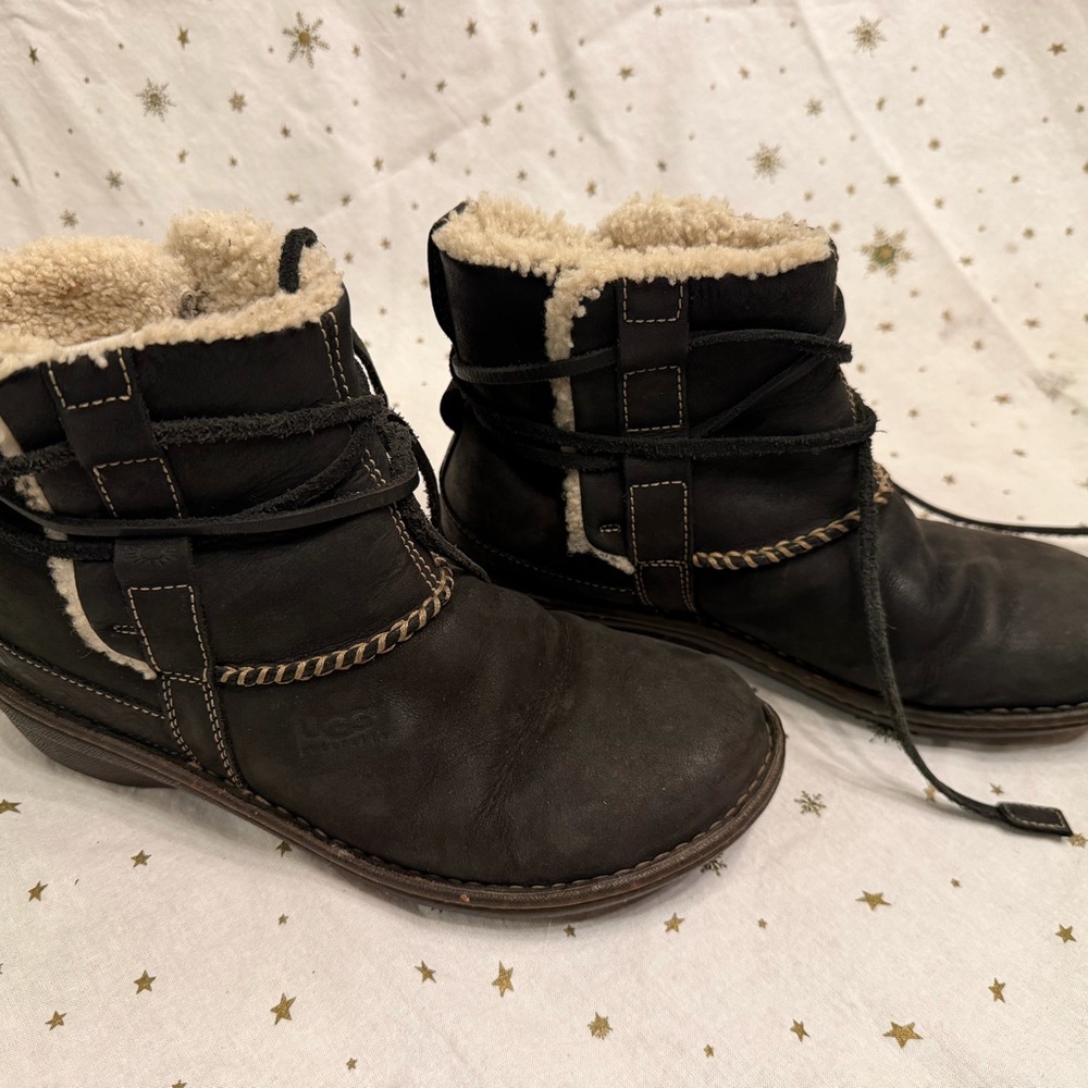 UGG Black Suede Real Sheepskin Lined Lace-Up Boots Size 9. Anklet Booties.